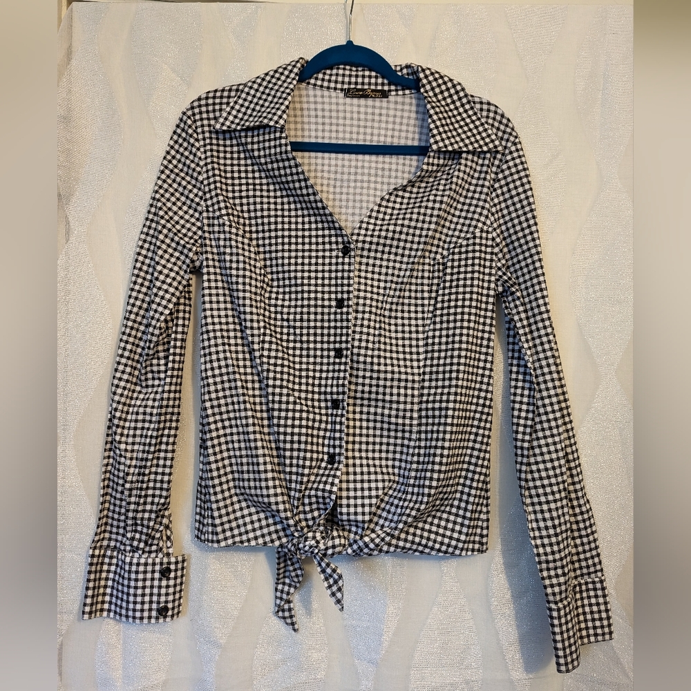 Pin-up style button up. Black & White. Size L. Pinup Couture.